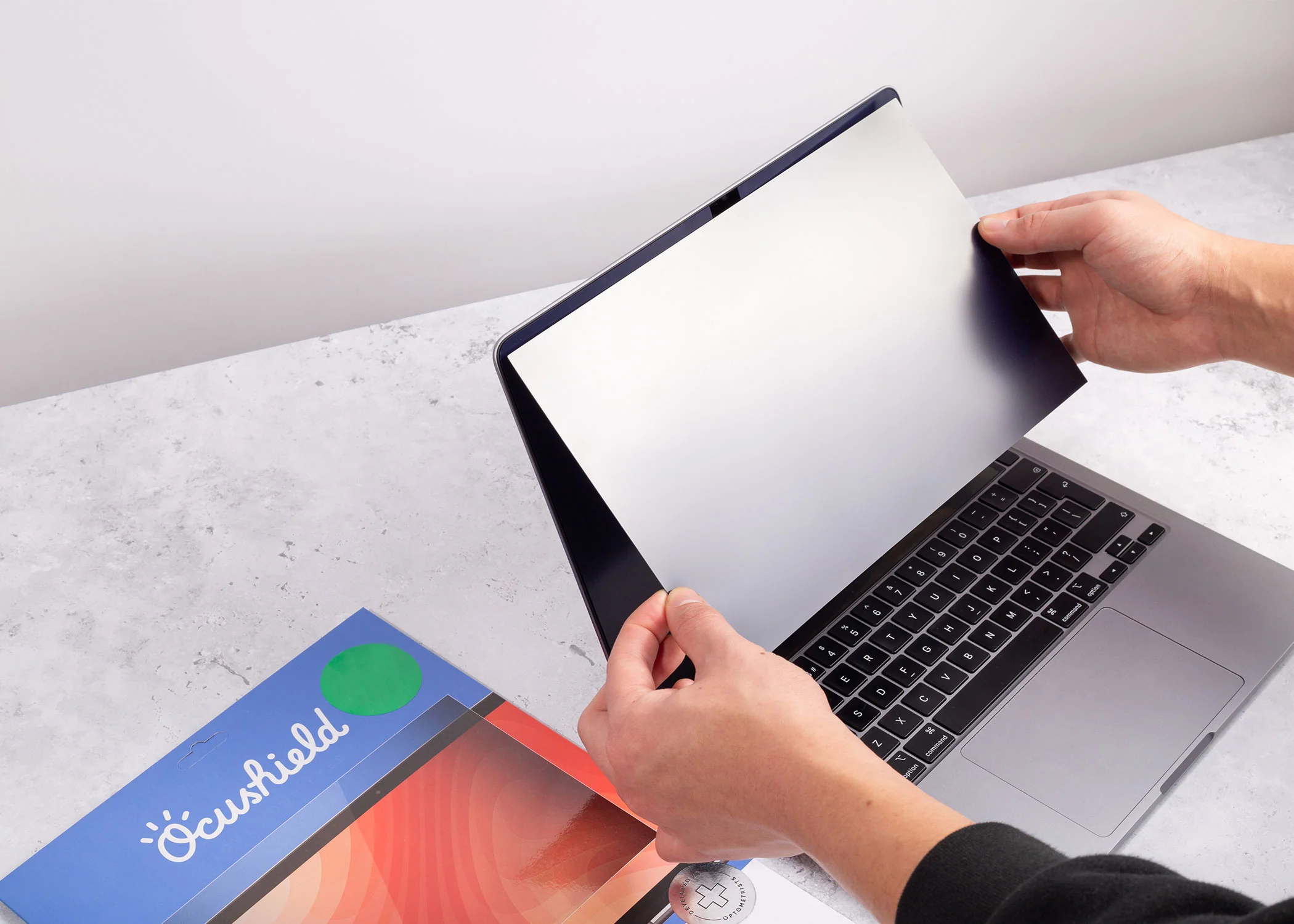 Anti blue light privacy filter for MacBook Air & Pro - Image 7